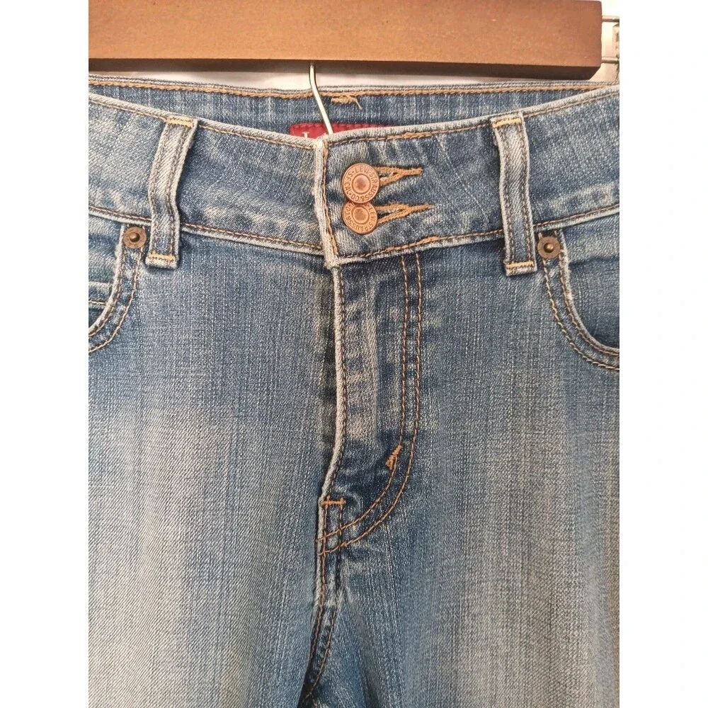 Levi's Women's Size 6 Medium 526 Slender Boot Cut Blue Denim Jeans Cotton Blend